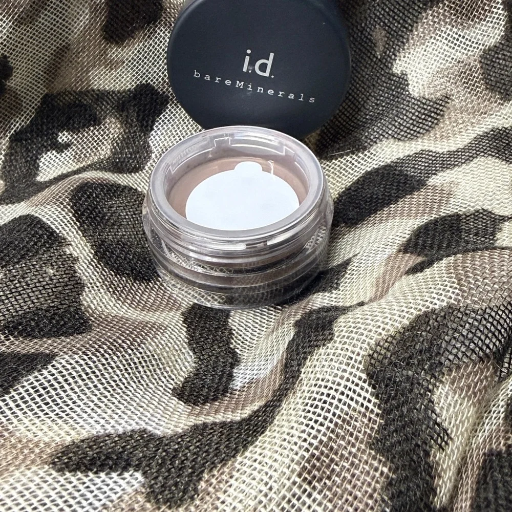 Vintage bareMinerals i.d. Eyeshadow in shade nurture. Unopened.
